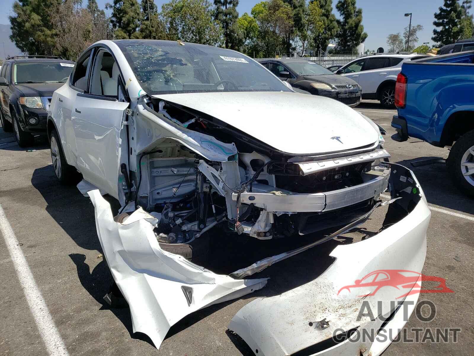 TESLA MODEL Y 2021 - 5YJYGDEE8MF076129