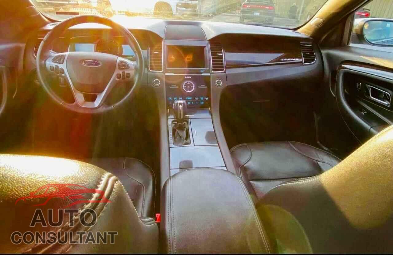 FORD TAURUS 2018 - 1FAHP2F86JG109505