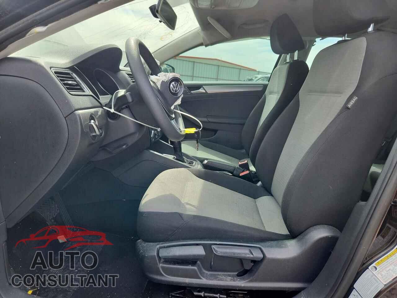 VOLKSWAGEN JETTA 2017 - 3VW2B7AJ0HM329077