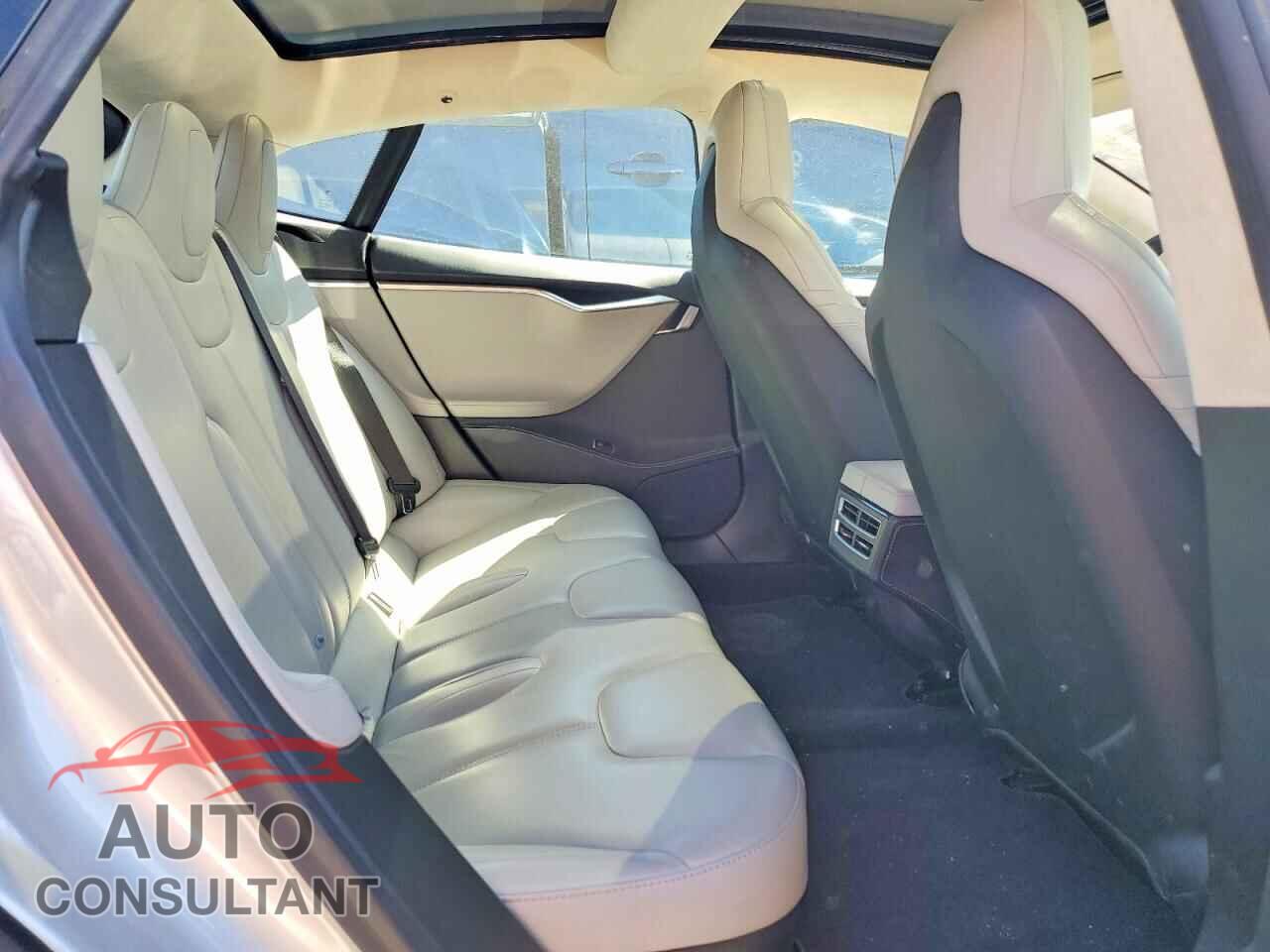 TESLA MODEL S 2015 - 5YJSA1E26FF113287