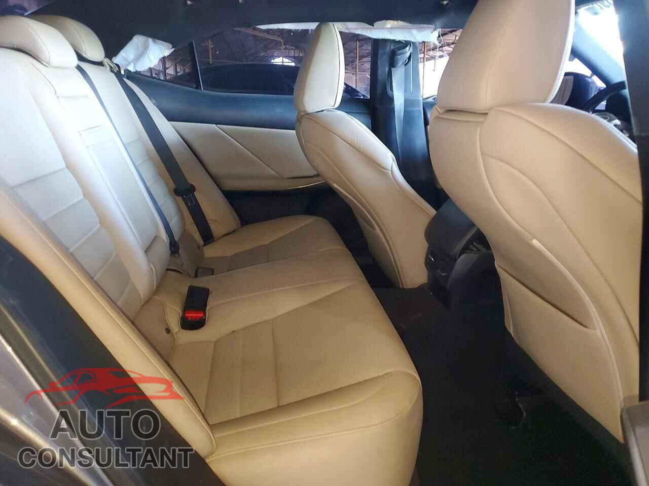 LEXUS IS 2018 - JTHBA1D2XJ5077968