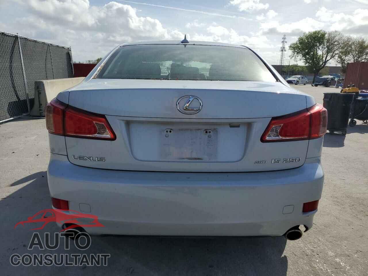 LEXUS IS 2011 - JTHCF5C20B5045286