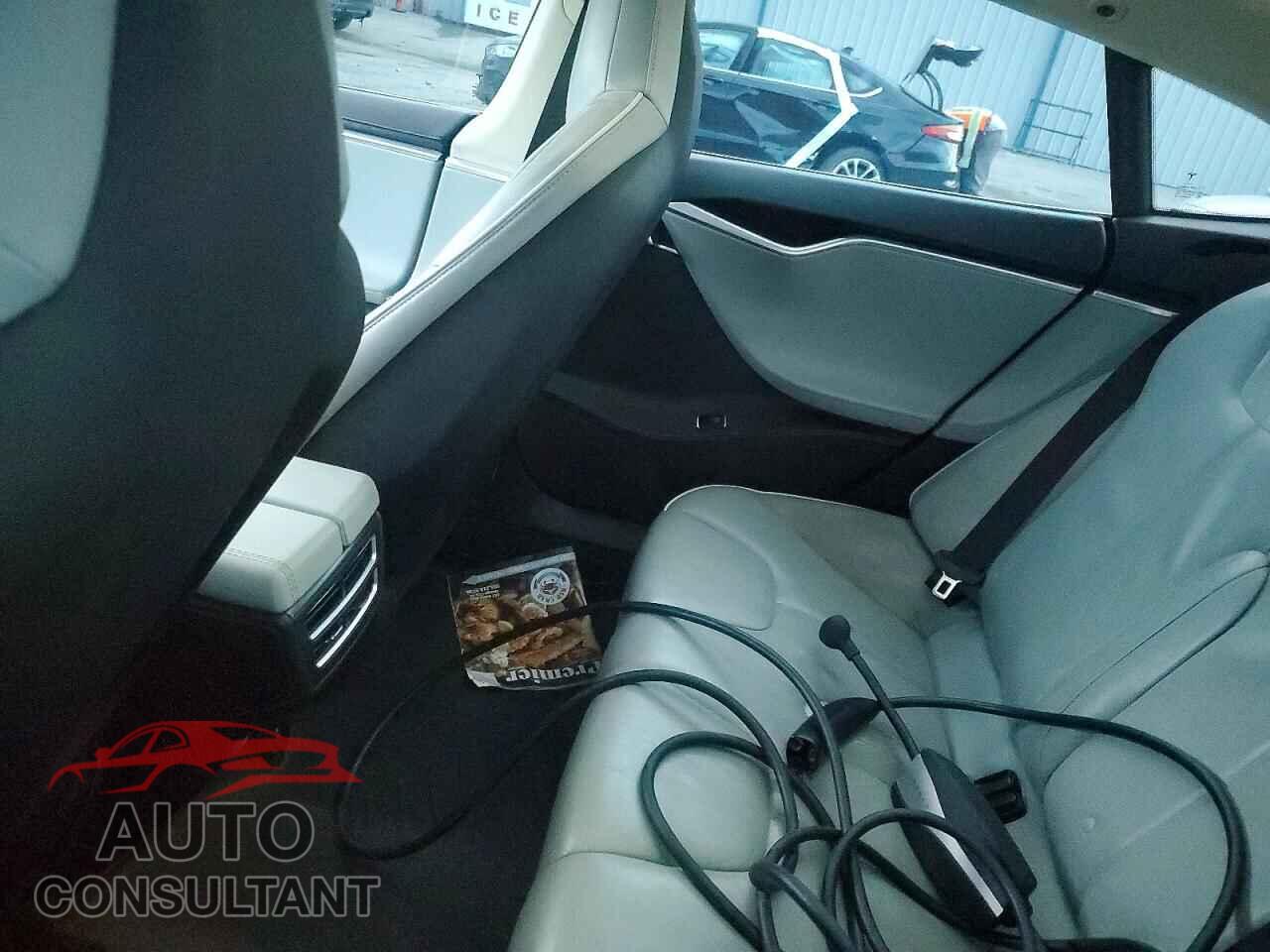 TESLA MODEL S 2013 - 5YJSA1CP2DFP27720