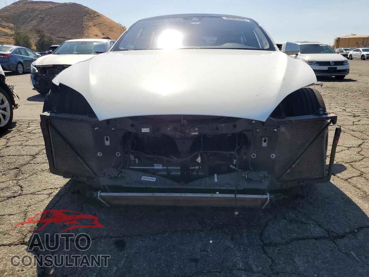 TESLA MODEL S 2015 - 5YJSA1E28FF107426