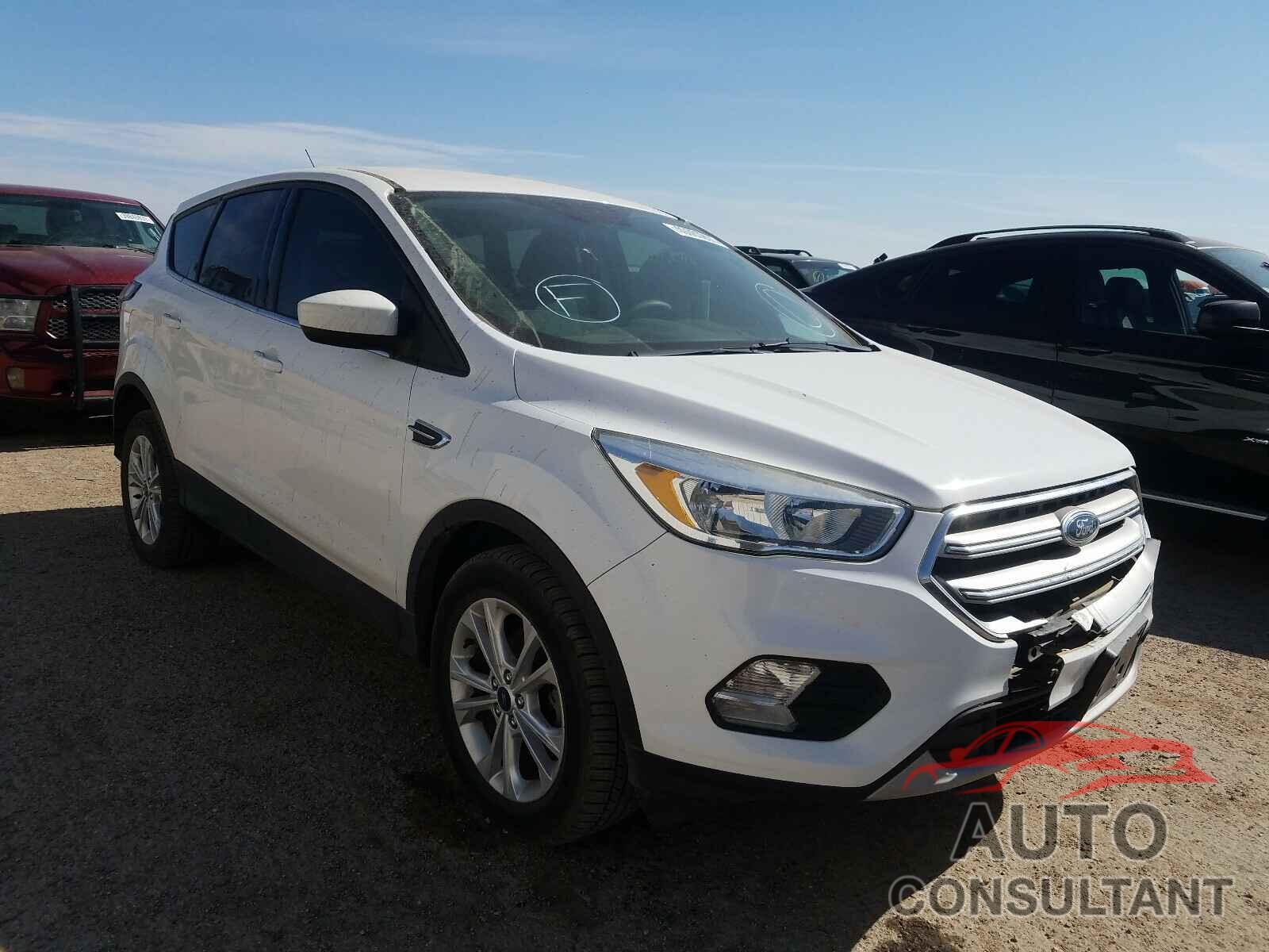 FORD ESCAPE 2017 - 1FMCU0GD5HUC00205