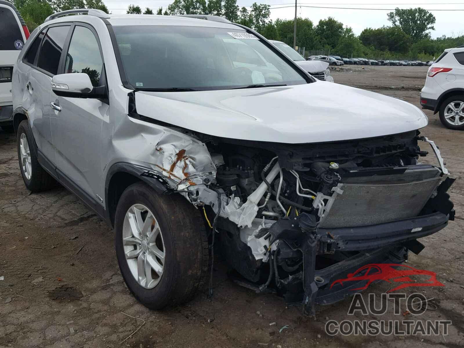 KIA SORENTO LX 2015 - 5XYKTCA63FG572249