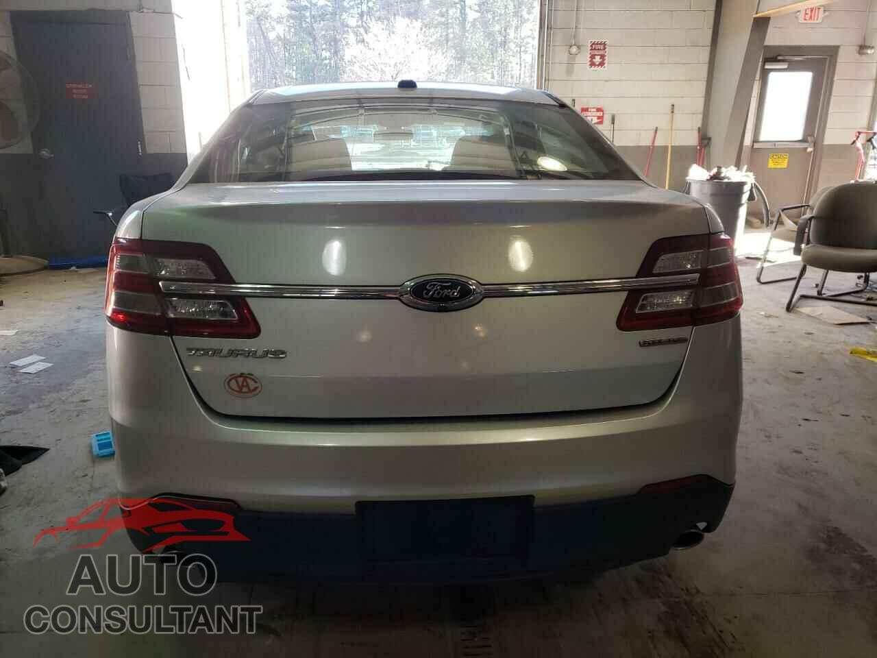 FORD TAURUS 2018 - 1FAHP2D80JG106327