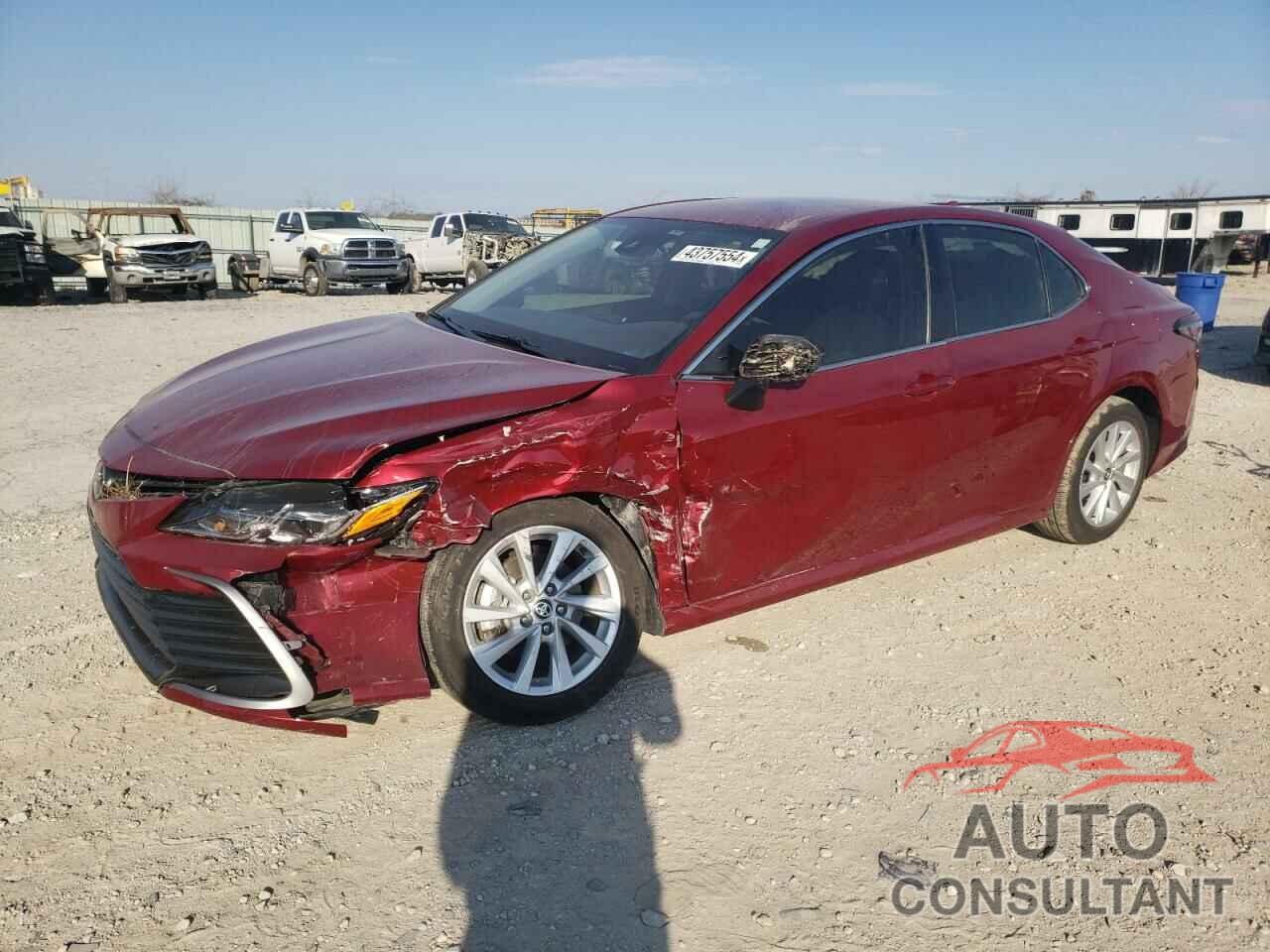 TOYOTA CAMRY 2022 - 4T1C11AK3NU655460