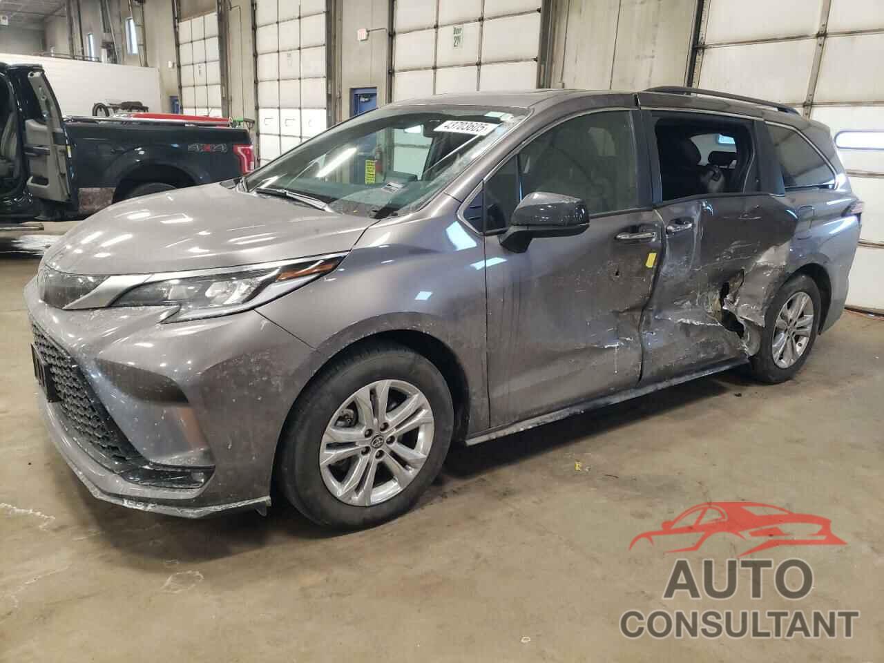 TOYOTA SIENNA 2022 - 5TDDSKFC3NS053062