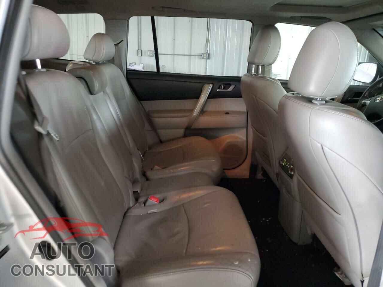 TOYOTA HIGHLANDER 2013 - 5TDBK3EH8DS265772