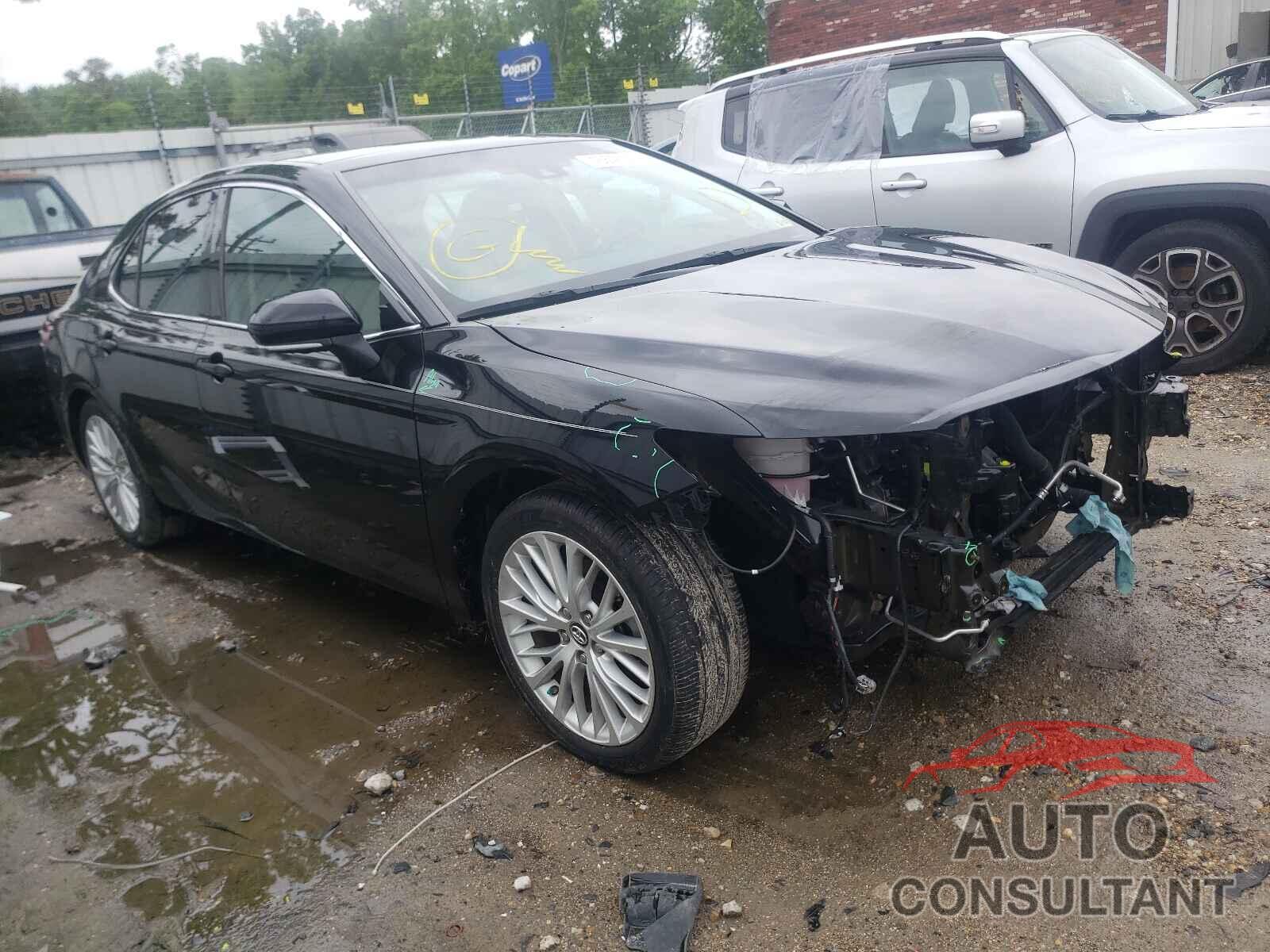TOYOTA CAMRY 2018 - 4T1B11HK1JU525723
