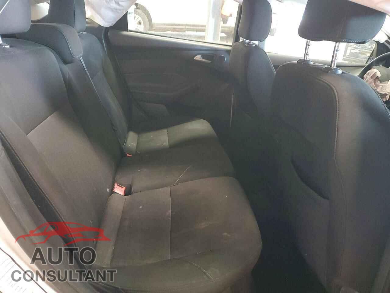 FORD FOCUS 2017 - 1FADP3M24HL248794