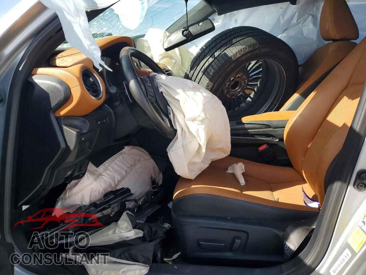 LEXUS IS 2021 - JTHAA1D24M5110527