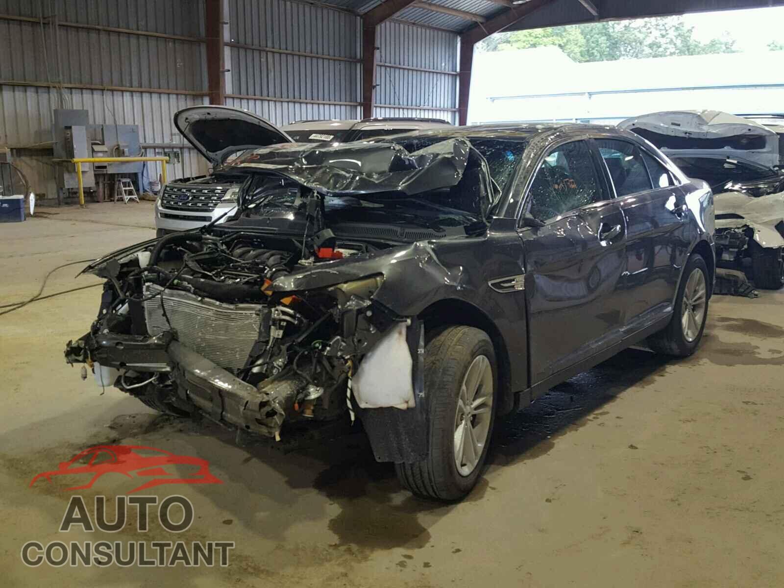 FORD TAURUS 2018 - 1FAHP2E84JG124828