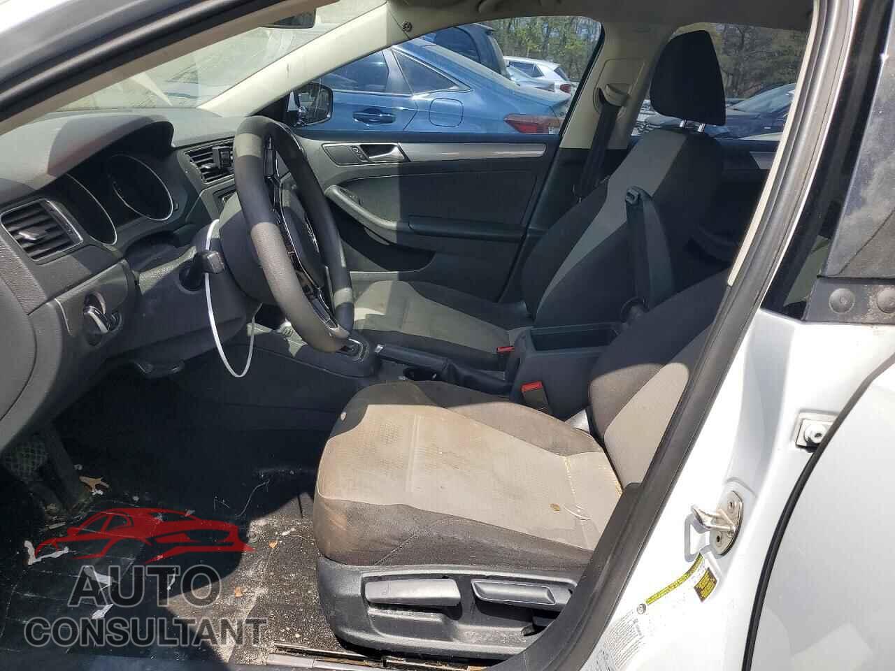 VOLKSWAGEN JETTA 2017 - 3VW2B7AJ5HM370952