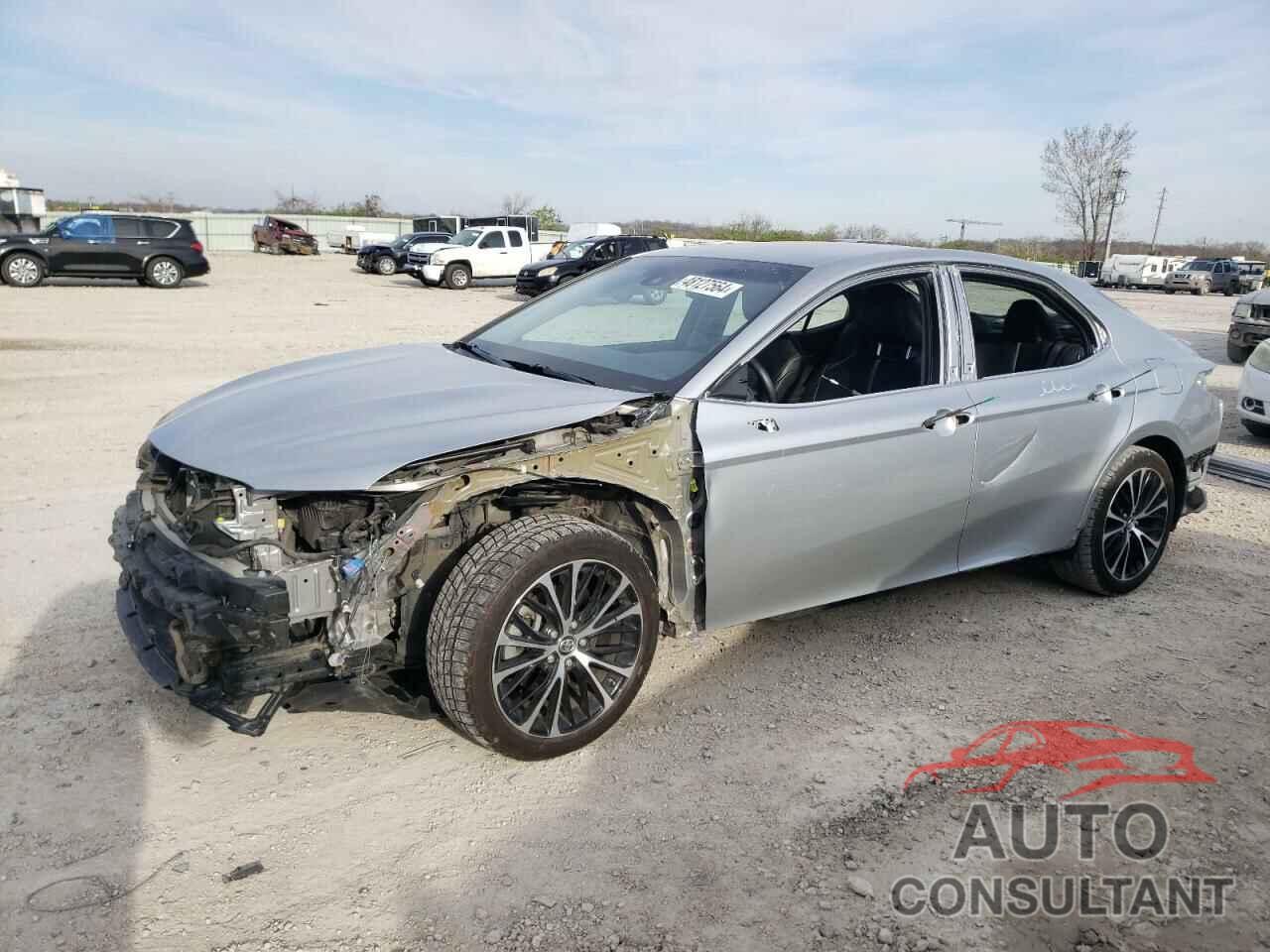 TOYOTA CAMRY 2018 - 4T1B11HK8JU112424