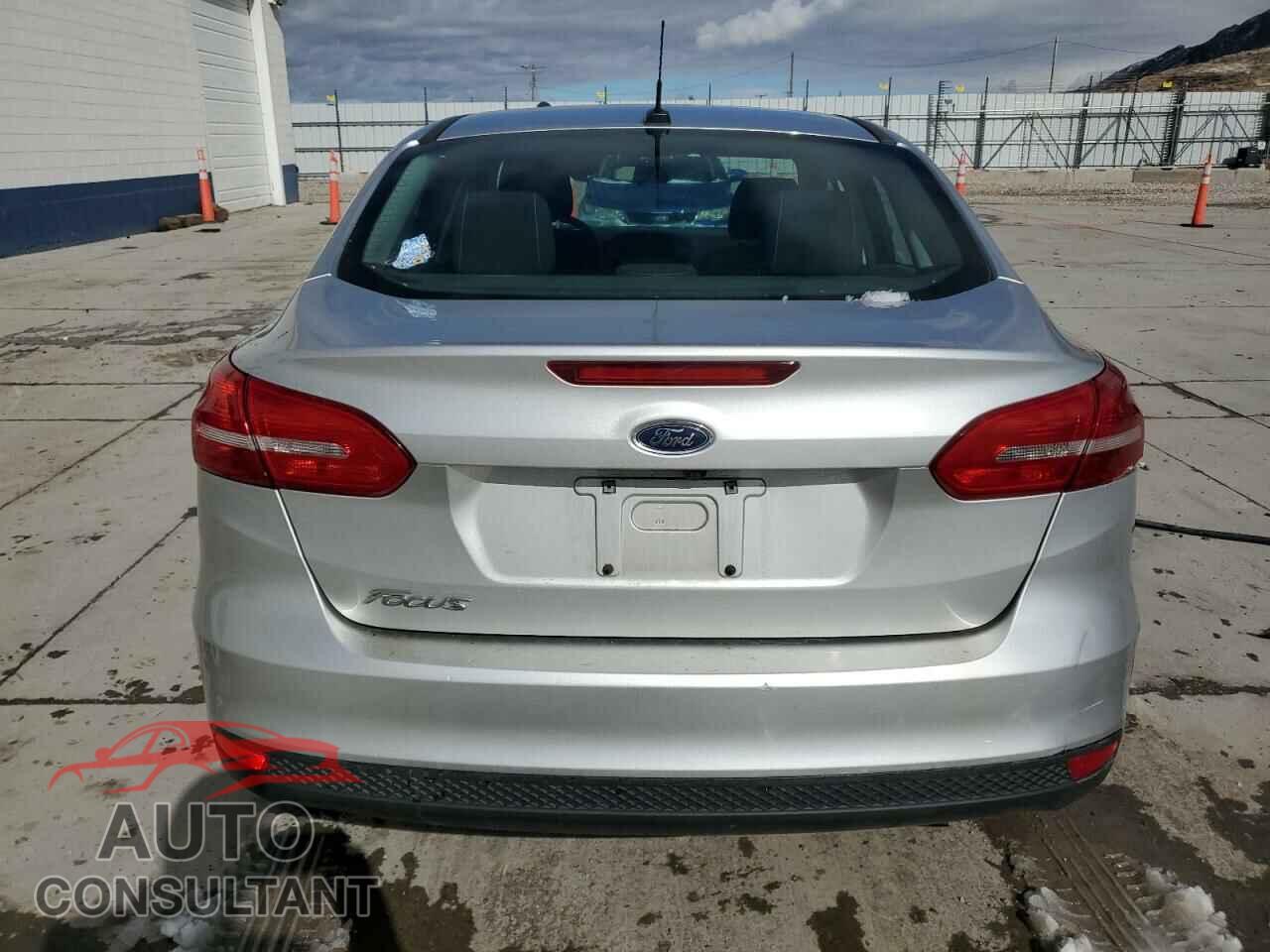 FORD FOCUS 2017 - 1FADP3E20HL206797