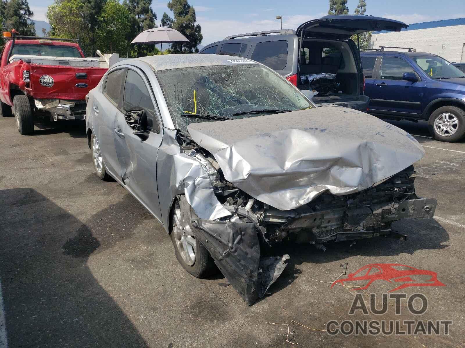 TOYOTA YARIS 2017 - 3MYDLBYV5HY189168