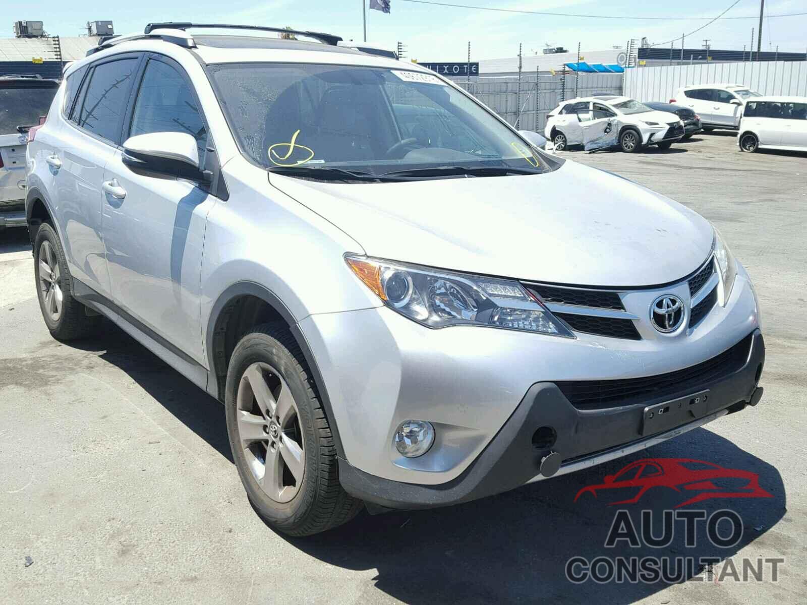 TOYOTA RAV4 XLE 2015 - JTMWFREV2FD067380