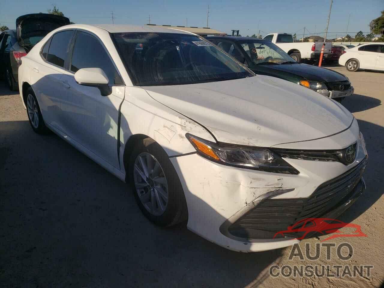 TOYOTA CAMRY 2022 - 4T1C11AK1NU656235