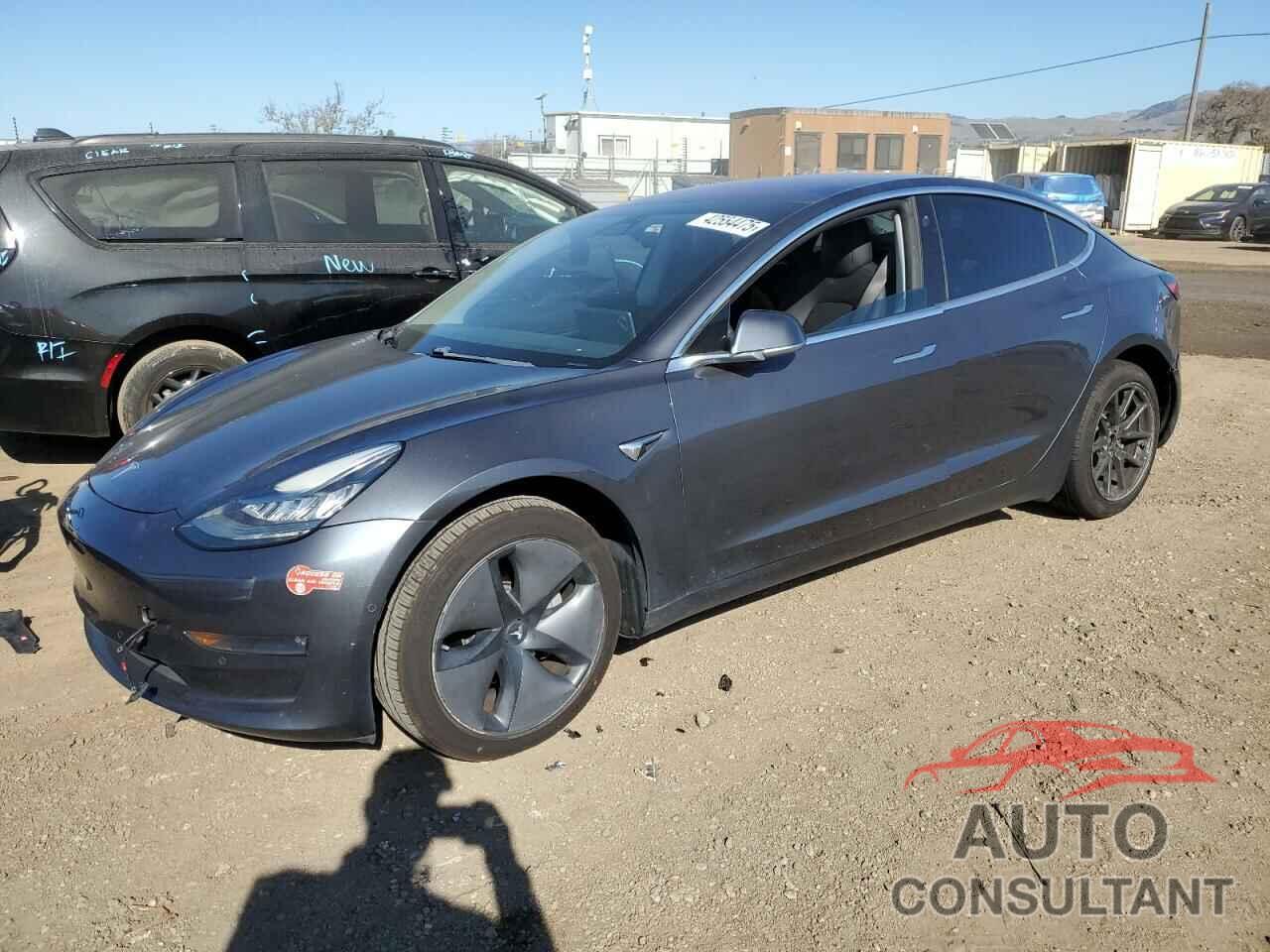 TESLA MODEL 3 2018 - 5YJ3E1EA4JF008577