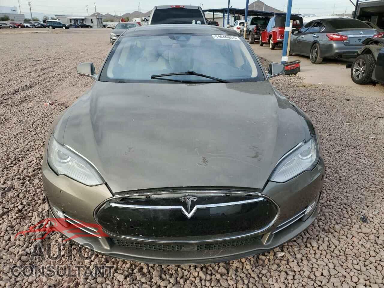 TESLA MODEL S 2015 - 5YJSA1E26FF107912
