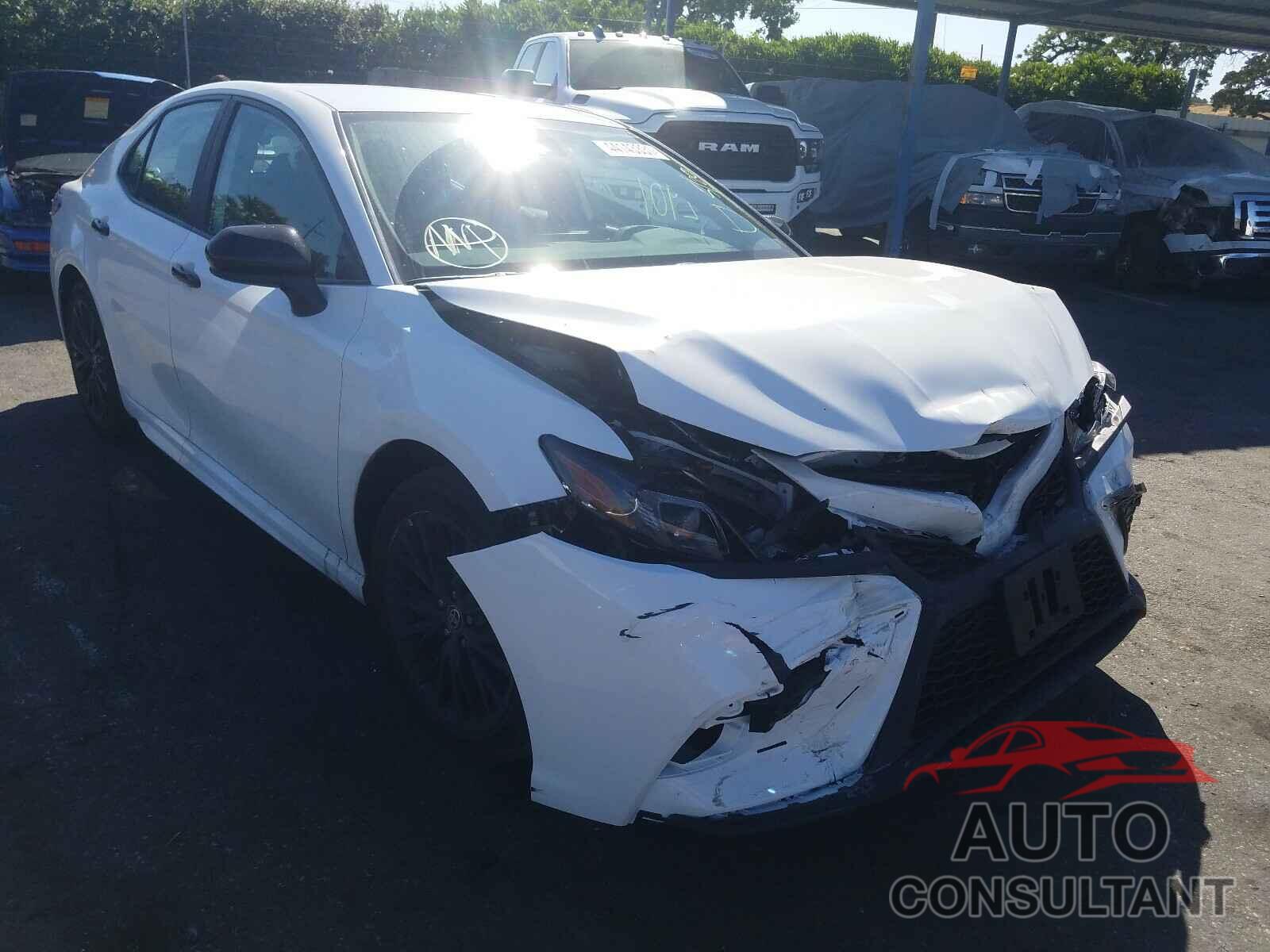 TOYOTA CAMRY 2021 - 4T1G11AKXMU402586