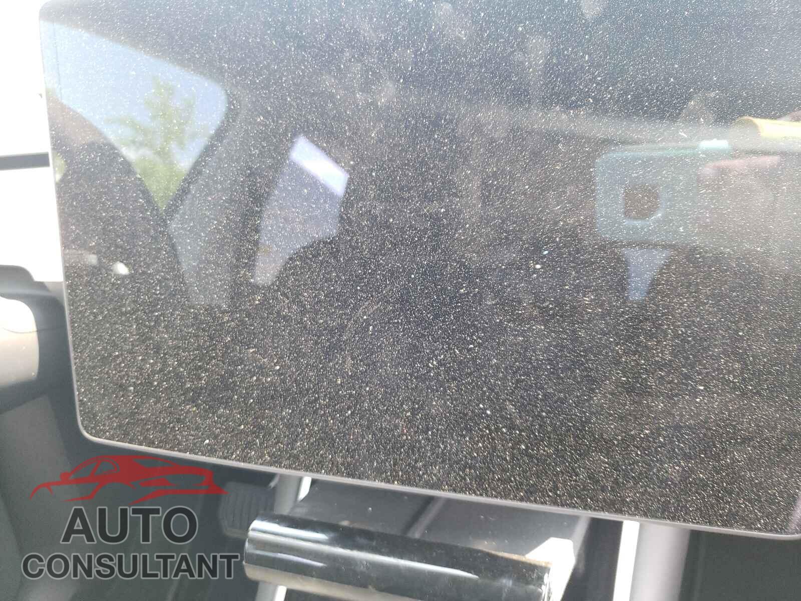 TESLA MODEL Y 2021 - 5YJYGDED2MF120066