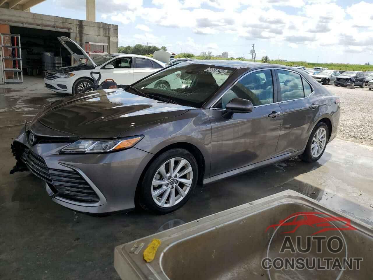 TOYOTA CAMRY 2021 - 4T1C11AK9MU542661