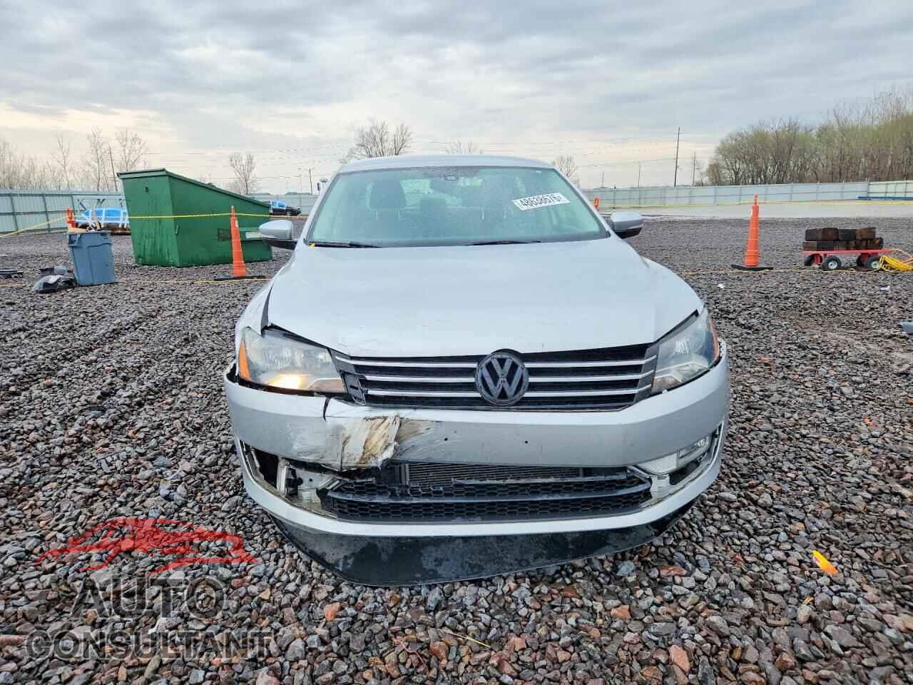 VOLKSWAGEN PASSAT 2015 - 1VWAT7A30FC112945
