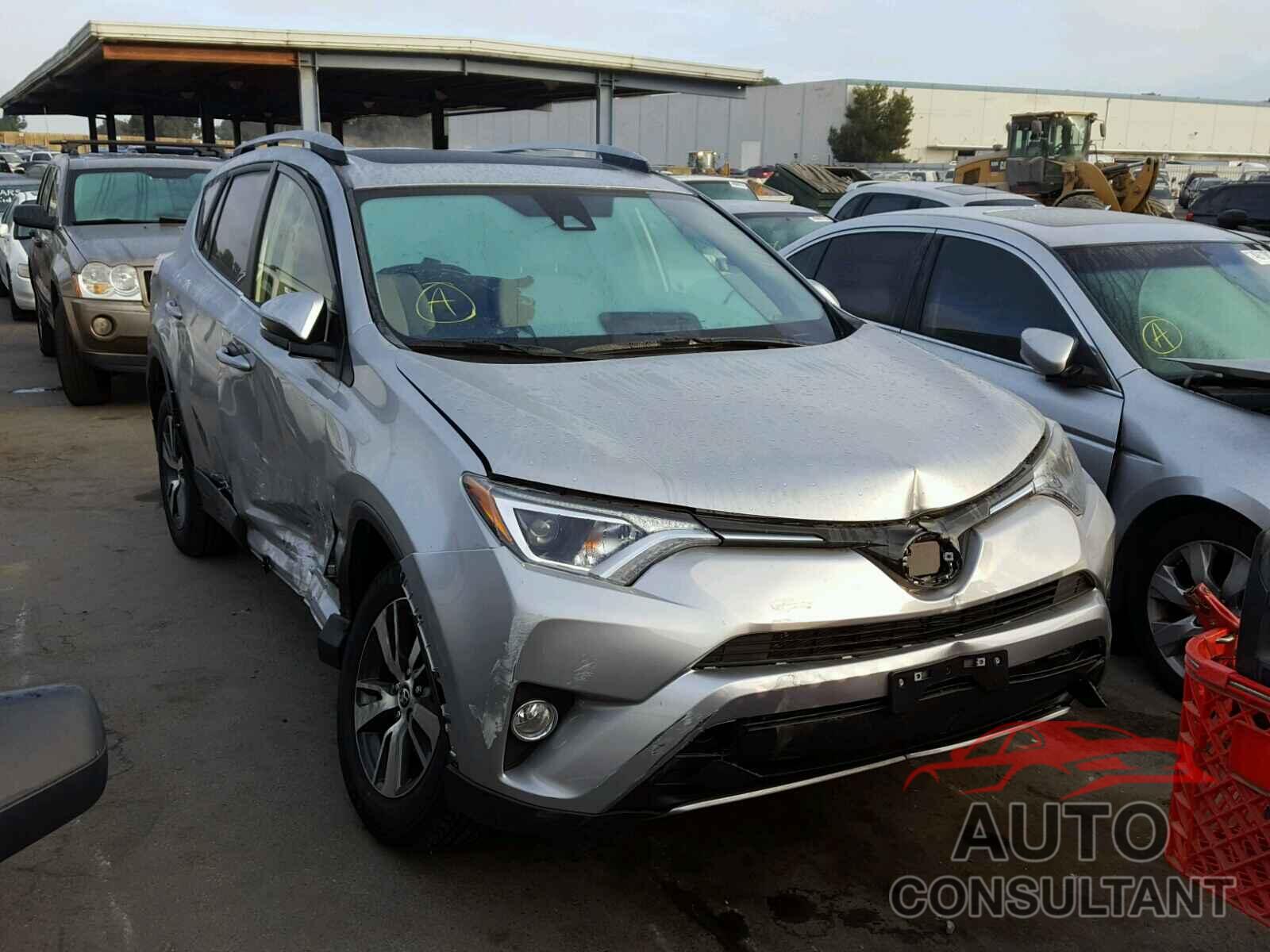 TOYOTA RAV4 XLE 2018 - JTMWFREV0JJ174387