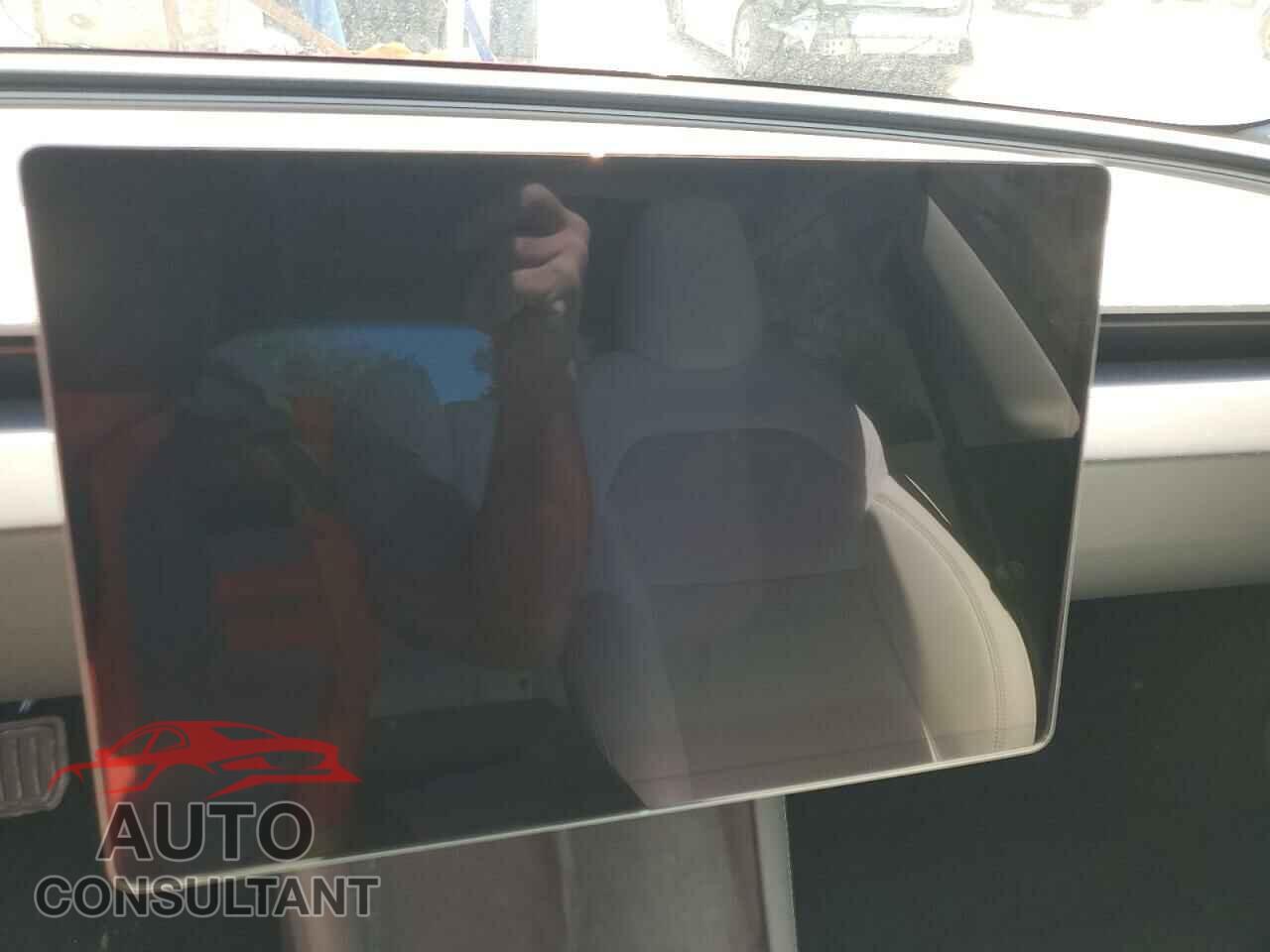 TESLA MODEL 3 2024 - 5YJ3E1EA7RF864841