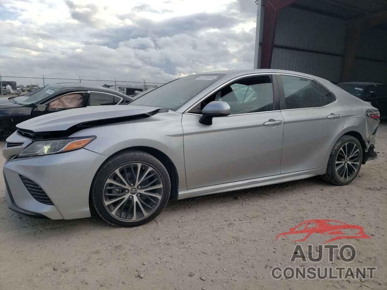 TOYOTA CAMRY 2018 - 4T1B11HK8JU636088