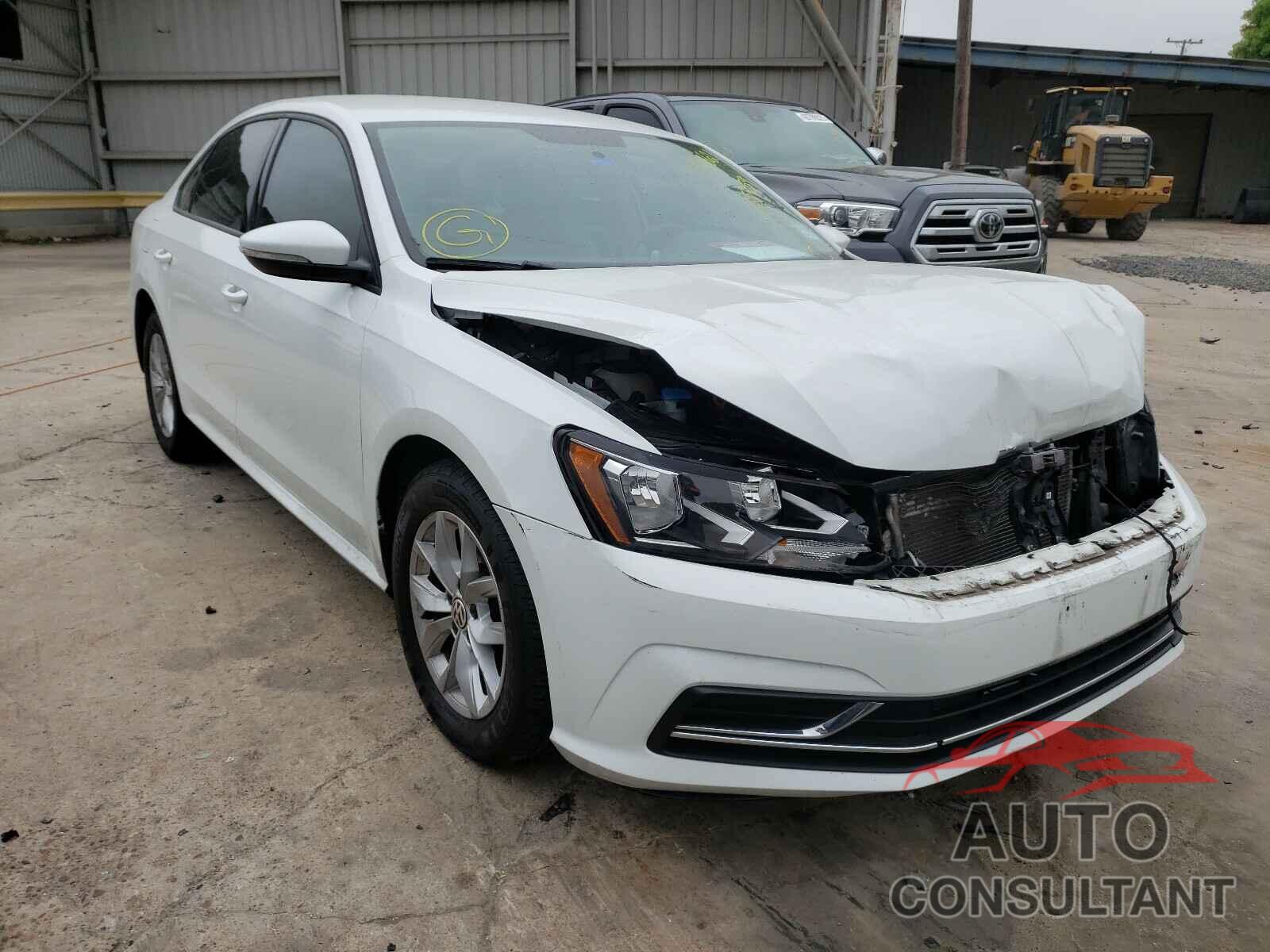 VOLKSWAGEN PASSAT 2018 - 1VWAA7A35JC025959