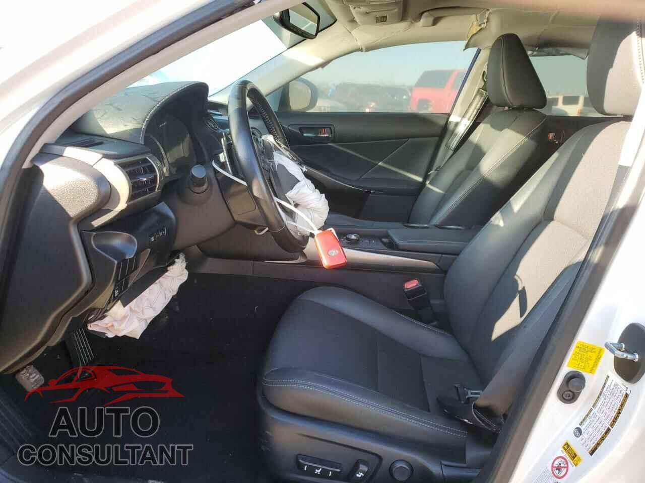 LEXUS IS 2016 - JTHBA1D24G5004233