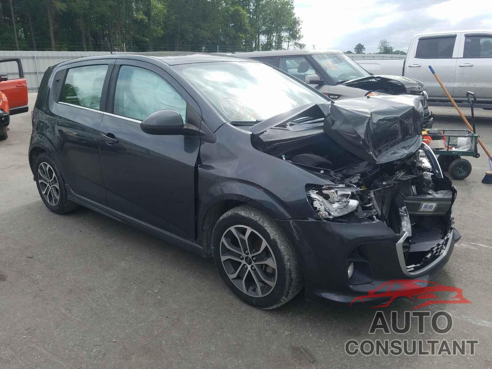 CHEVROLET SONIC 2018 - 1G1JD6SH5J4107644