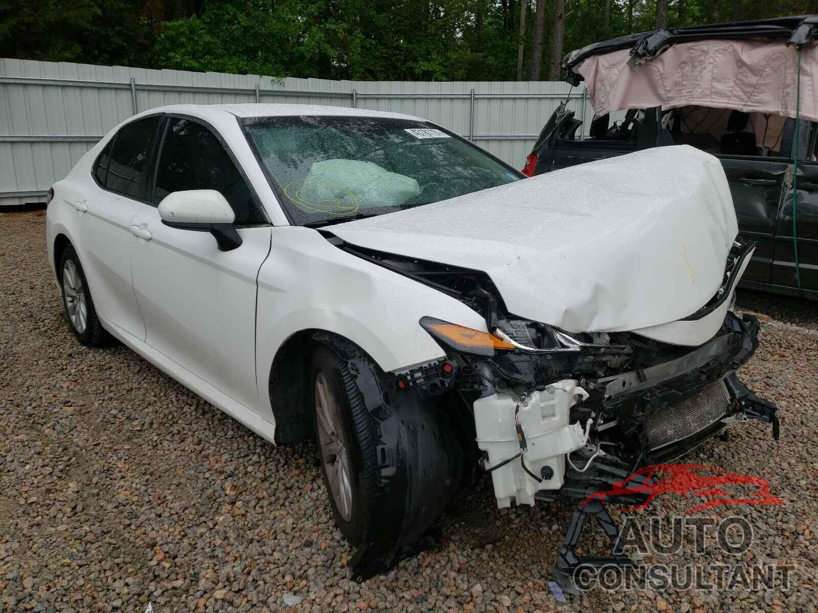 TOYOTA CAMRY 2018 - 4T1B11HK6JU580118
