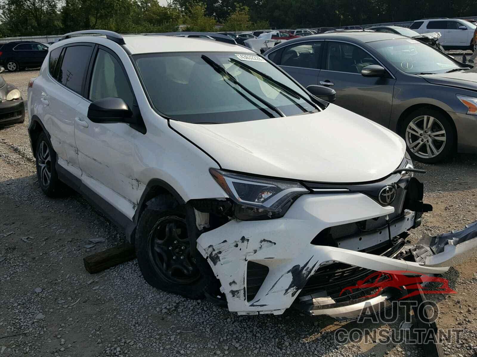 TOYOTA RAV4 LE 2018 - JTMBFREV5JJ216096