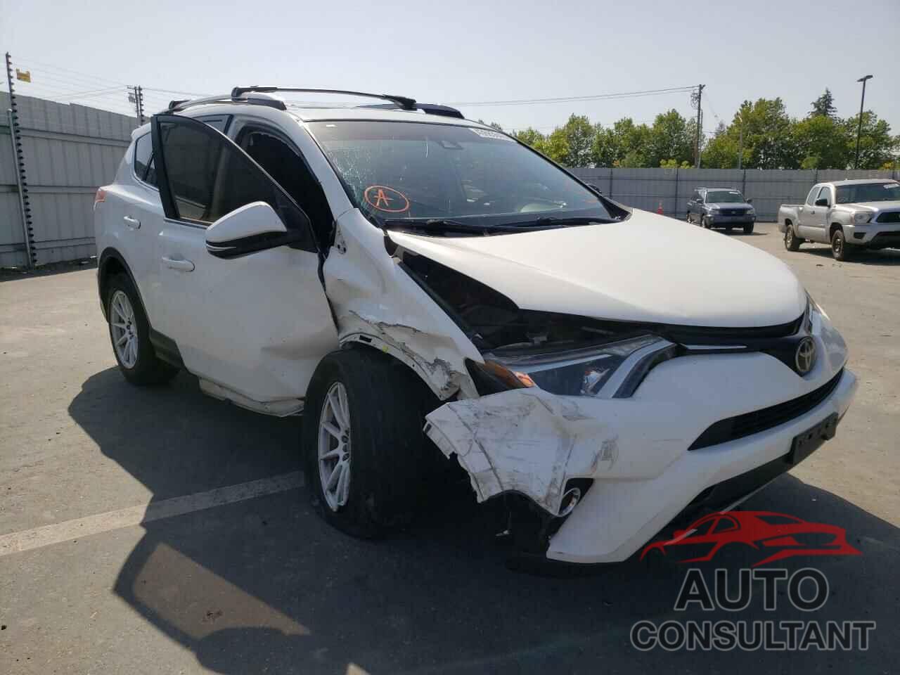 TOYOTA RAV4 2018 - JTMRFREV5JJ213424