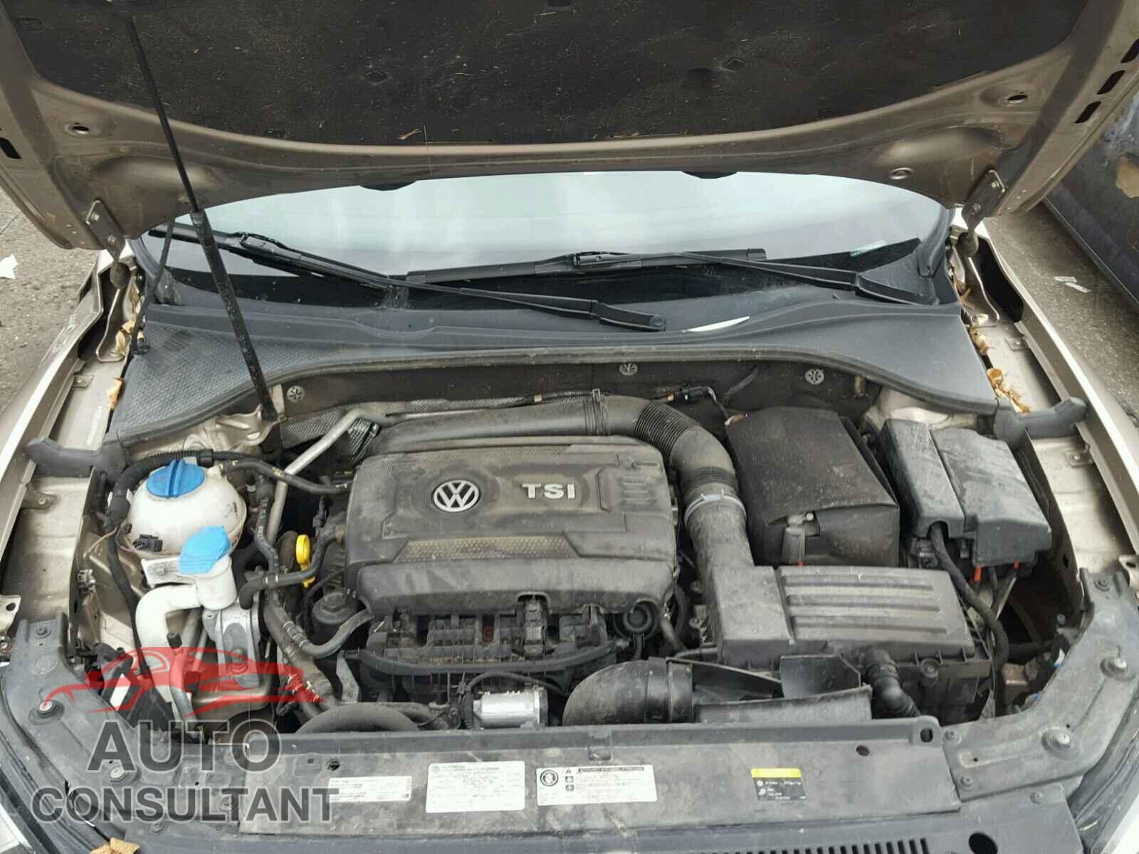 VOLKSWAGEN PASSAT 2015 - 1VWAT7A30FC016636