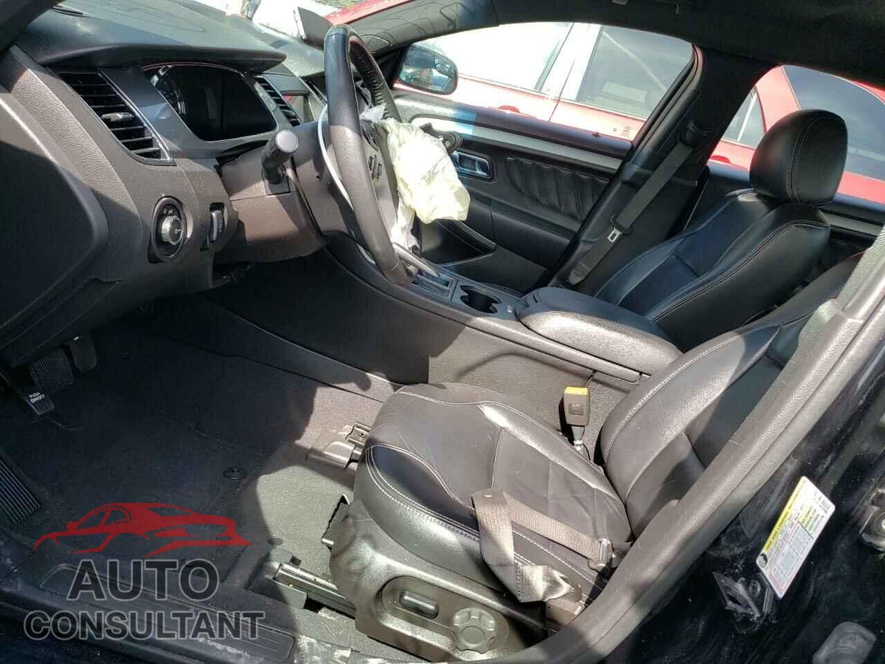 FORD TAURUS 2018 - 1FAHP2E87JG143180