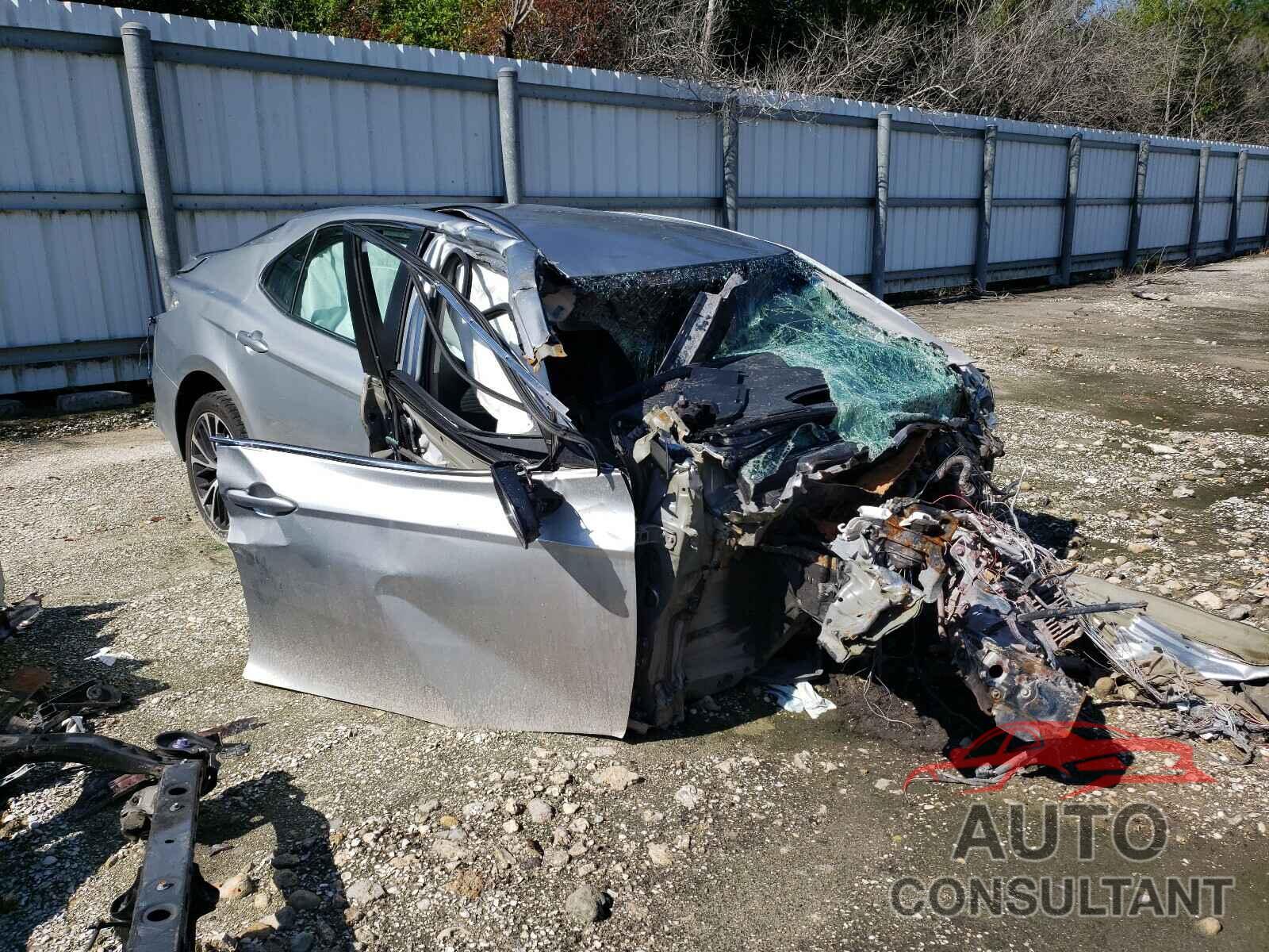 TOYOTA CAMRY 2018 - 4T1B11HK3JU047059