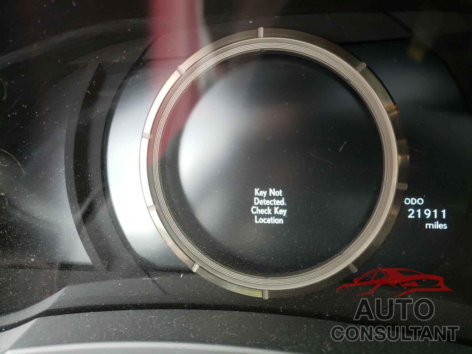 LEXUS IS 2018 - JTHC81D28J5030941