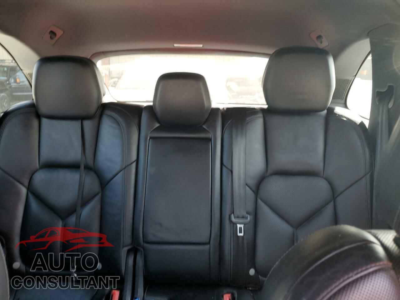 PORSCHE CAYENNE 2016 - WP1AA2A23GLA08758