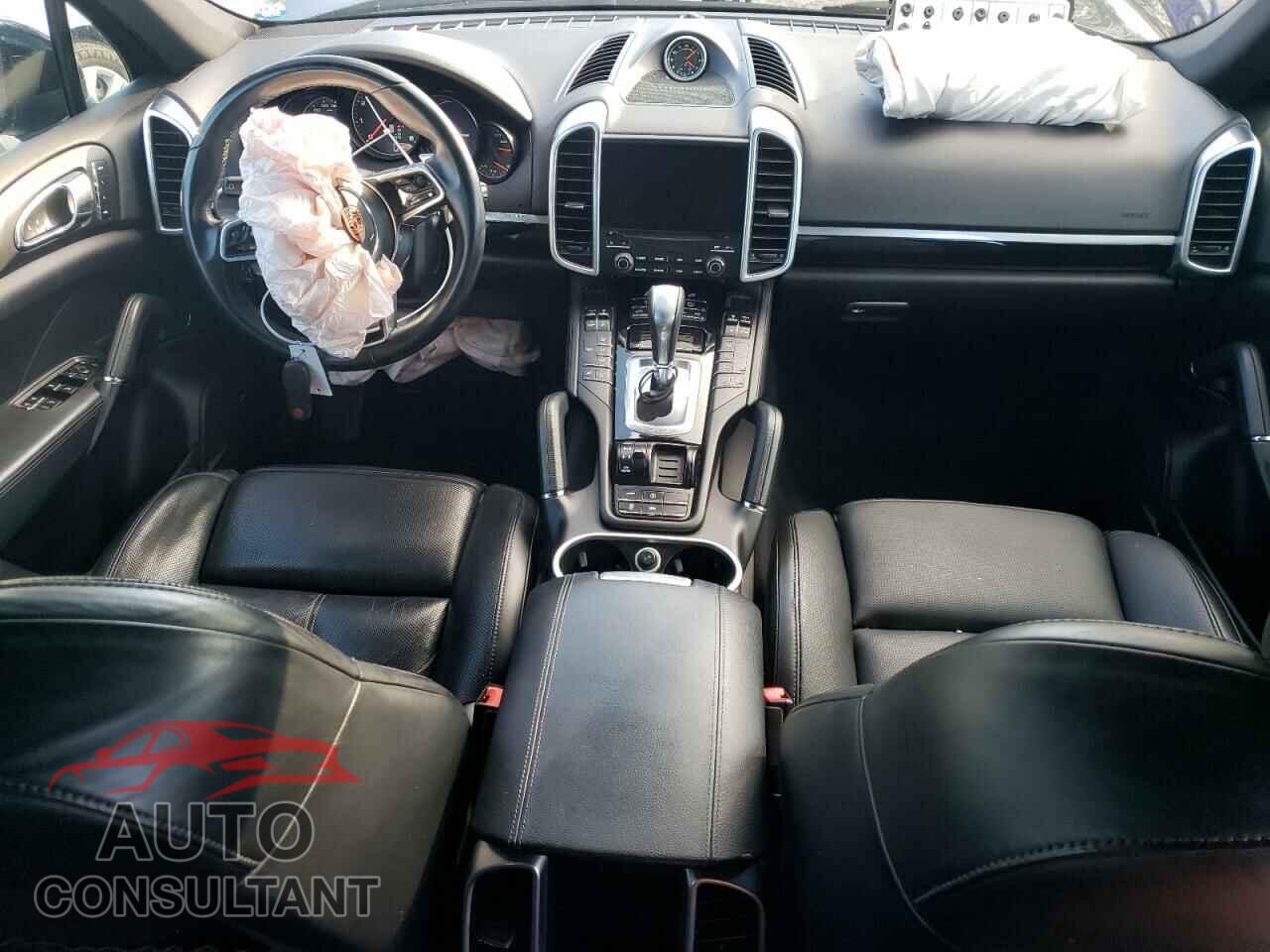 PORSCHE CAYENNE 2017 - WP1AA2A24HKA86649