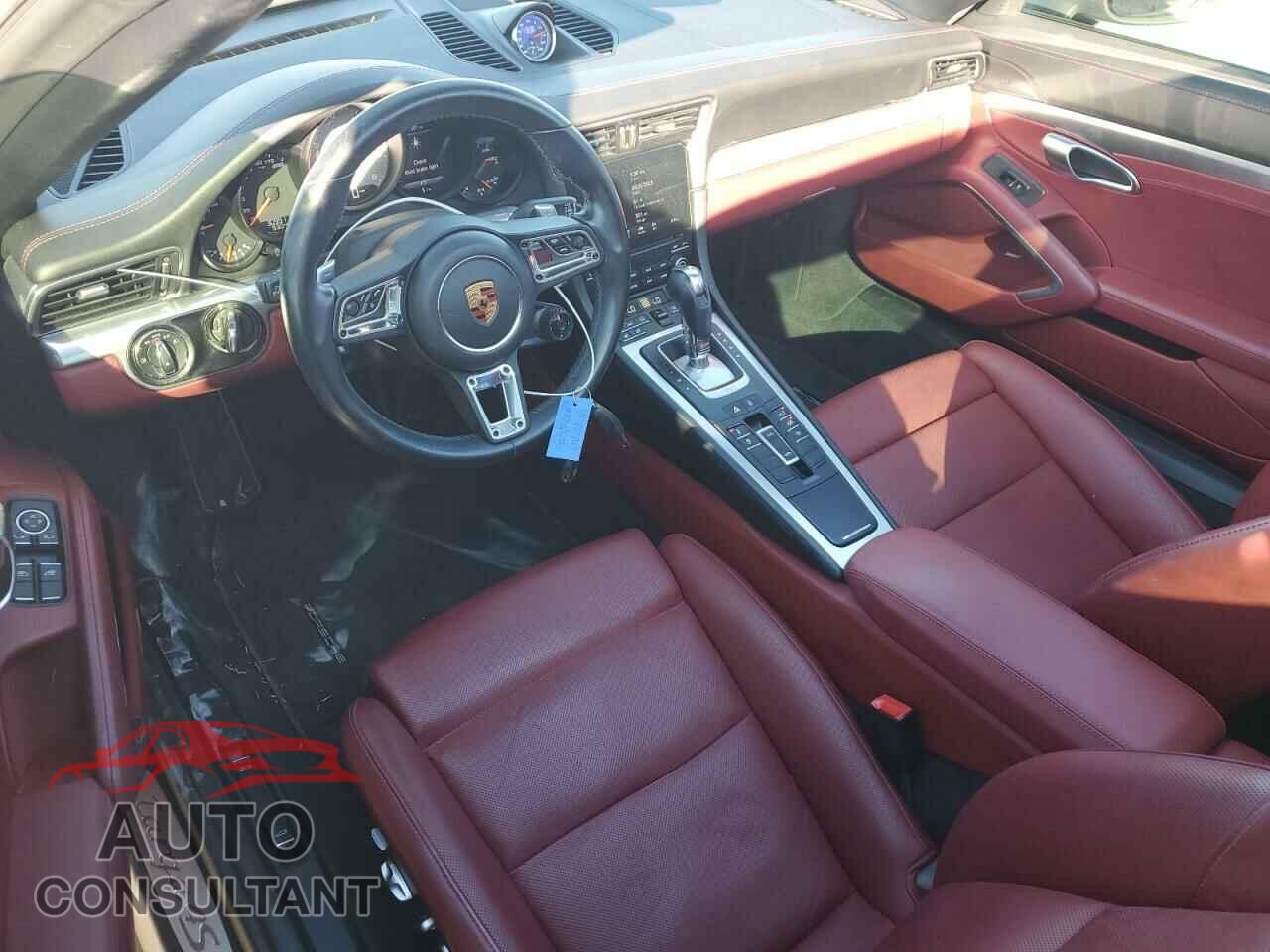 PORSCHE 911 2018 - WP0BB2A95JS135038