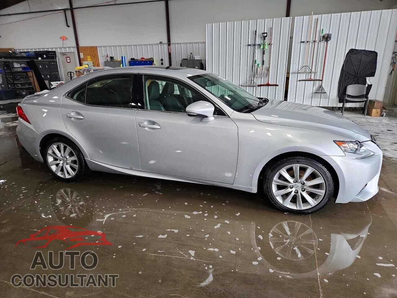 LEXUS IS 2015 - JTHCF1D22F5016207