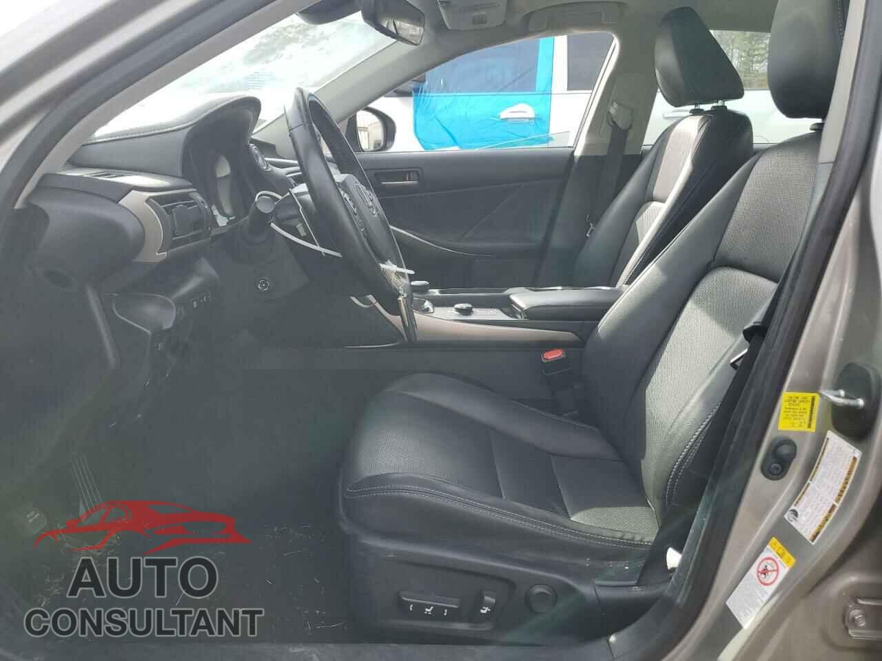 LEXUS IS 2018 - JTHC81D23J5028272