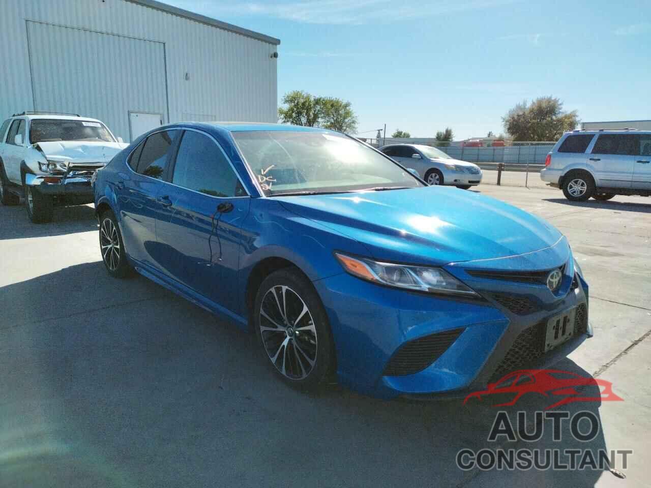 TOYOTA CAMRY 2018 - 4T1B11HK5JU015181