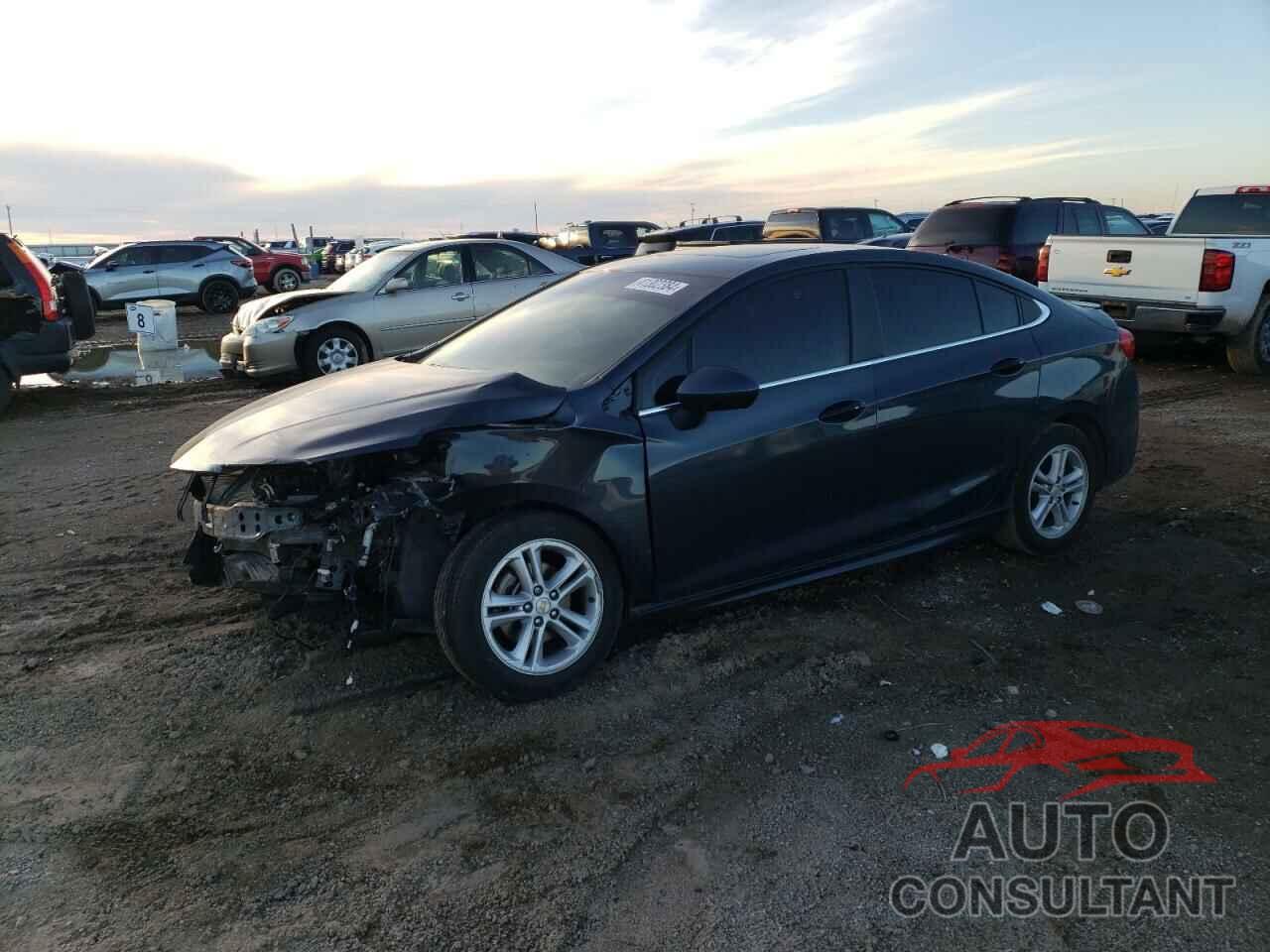 CHEVROLET CRUZE 2018 - 1G1BE5SM2J7229515